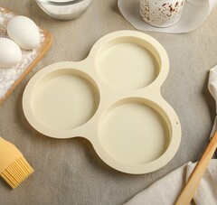 Форма для начинок 3 ячейки ,23х19,5х2 см (d 9.8см)