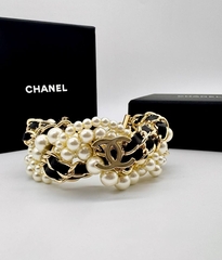 20272-braslet-shirokij-chanel-so-vstavkami-iz-kozhi-i-zhemchuga