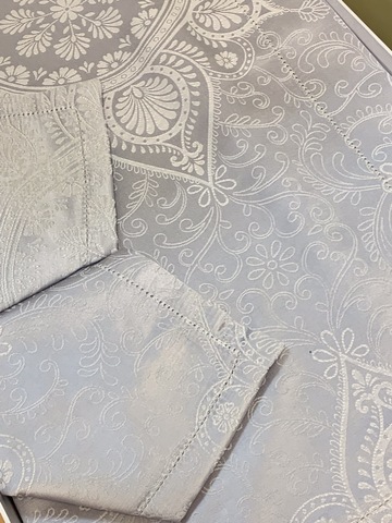 Скатерть 160х180 и 6 салфеток Gamba 9905 Grigio жемчужная