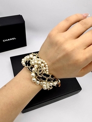 20272-braslet-shirokij-chanel-so-vstavkami-iz-kozhi-i-zhemchuga