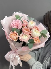 Авторский букет с ранункулюсами