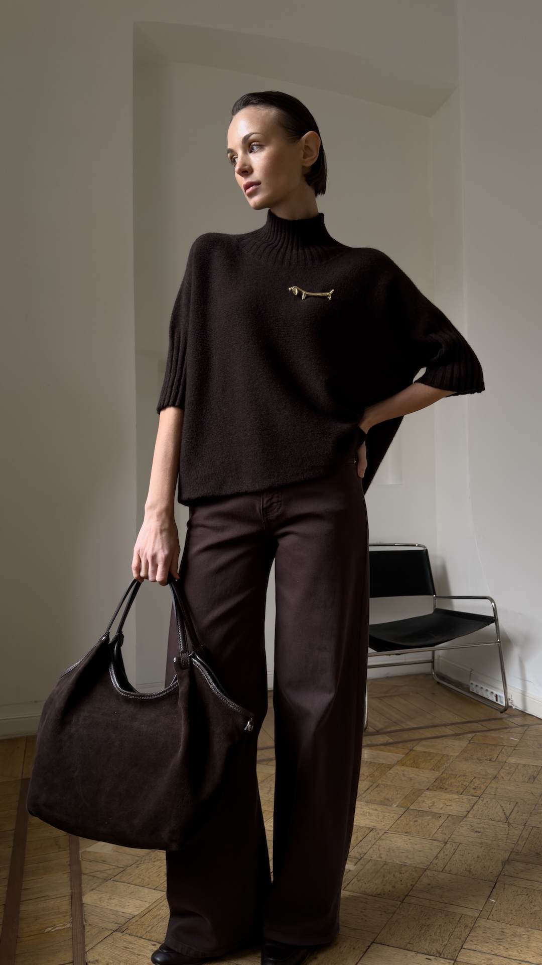 Мягкий джемпер с горлом стойкой и английской резинкой на рукавах