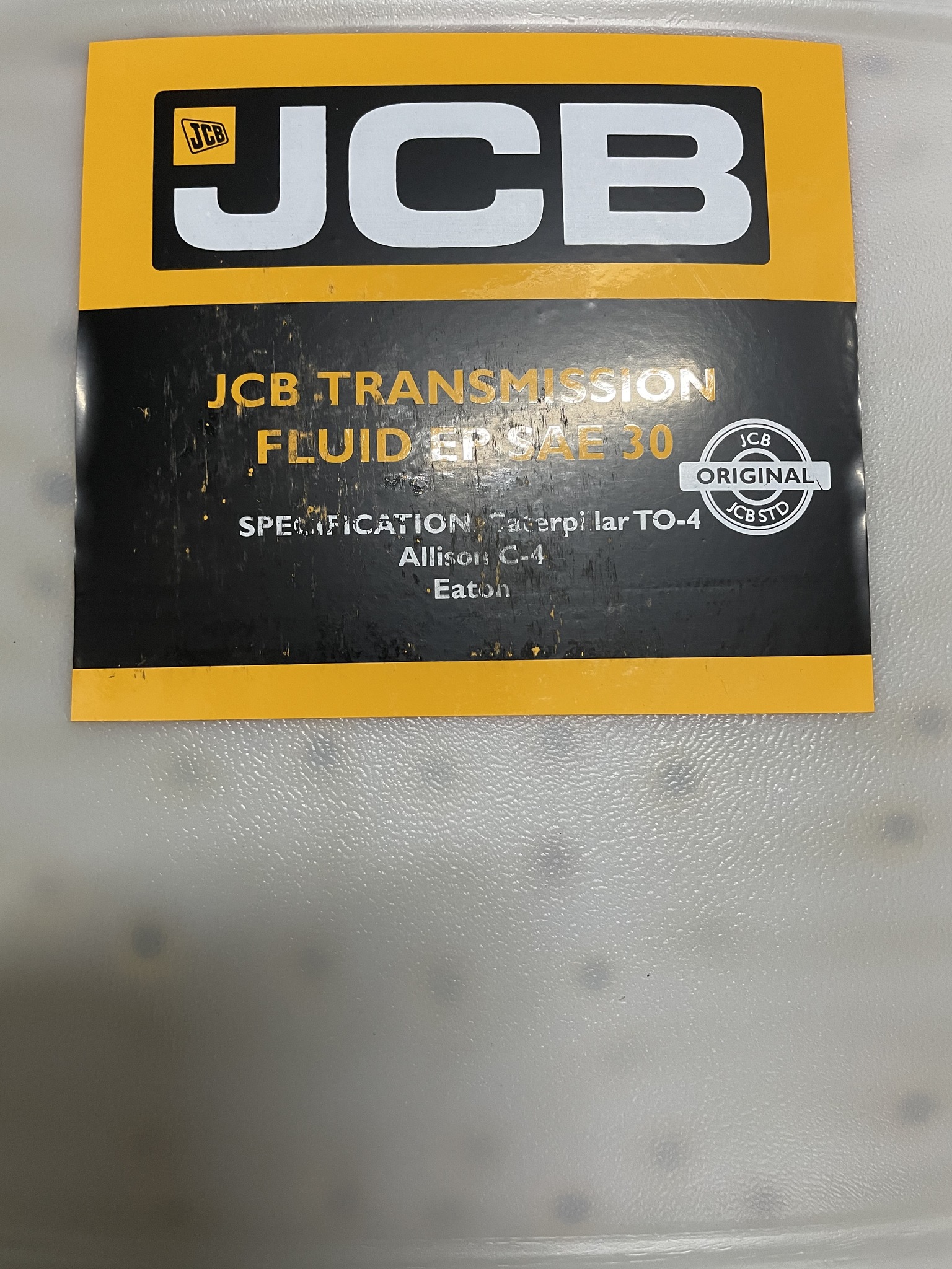 Jcb масло в мосты. Трансмиссионное масло JCB Ep SAE 30. Масло трансмиссионное для JCB 3cx. Фильтр трансмиссии JCB-426. Машинное масло JCB.