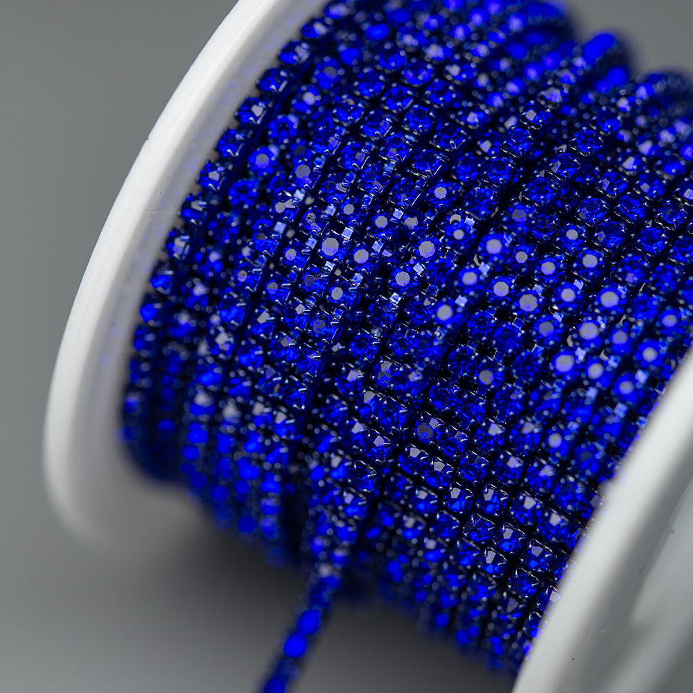 Стразовая цепь, 2мм, синий кристалл в синих цапах