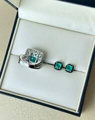 40065- Роскошное кольцо из серебра с кварцем цвета параиба и черными микроцирконами