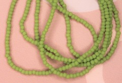 Бусины матовые зеленые 1,5 мм