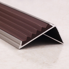 Алюминиевый угловой порог для пола с резиновой вставкой ПО 38х23 (42x19) 2700 мм