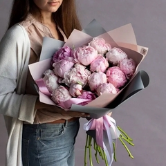 Розовые пионы