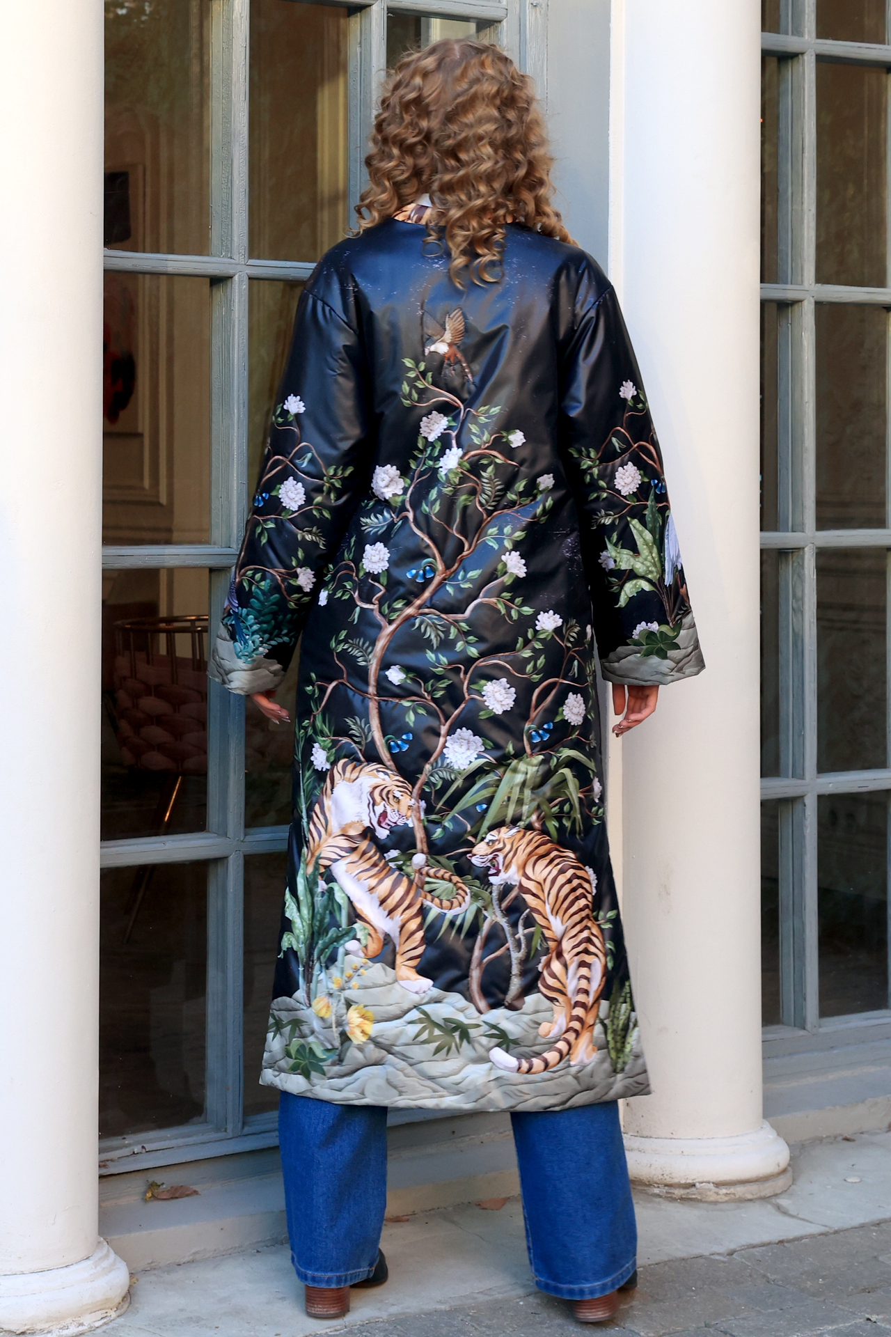 Мөлдір трусиктерде