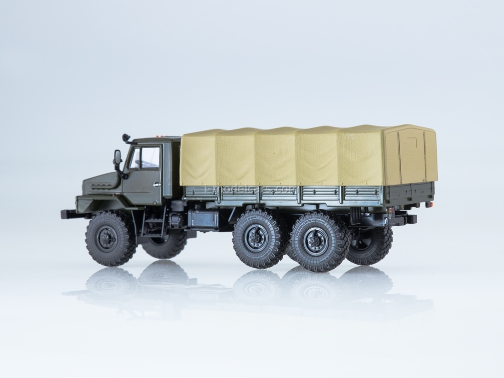 URAL 4322 khaki AIST 1:43 URAL 4322 khaki AIST 1:43