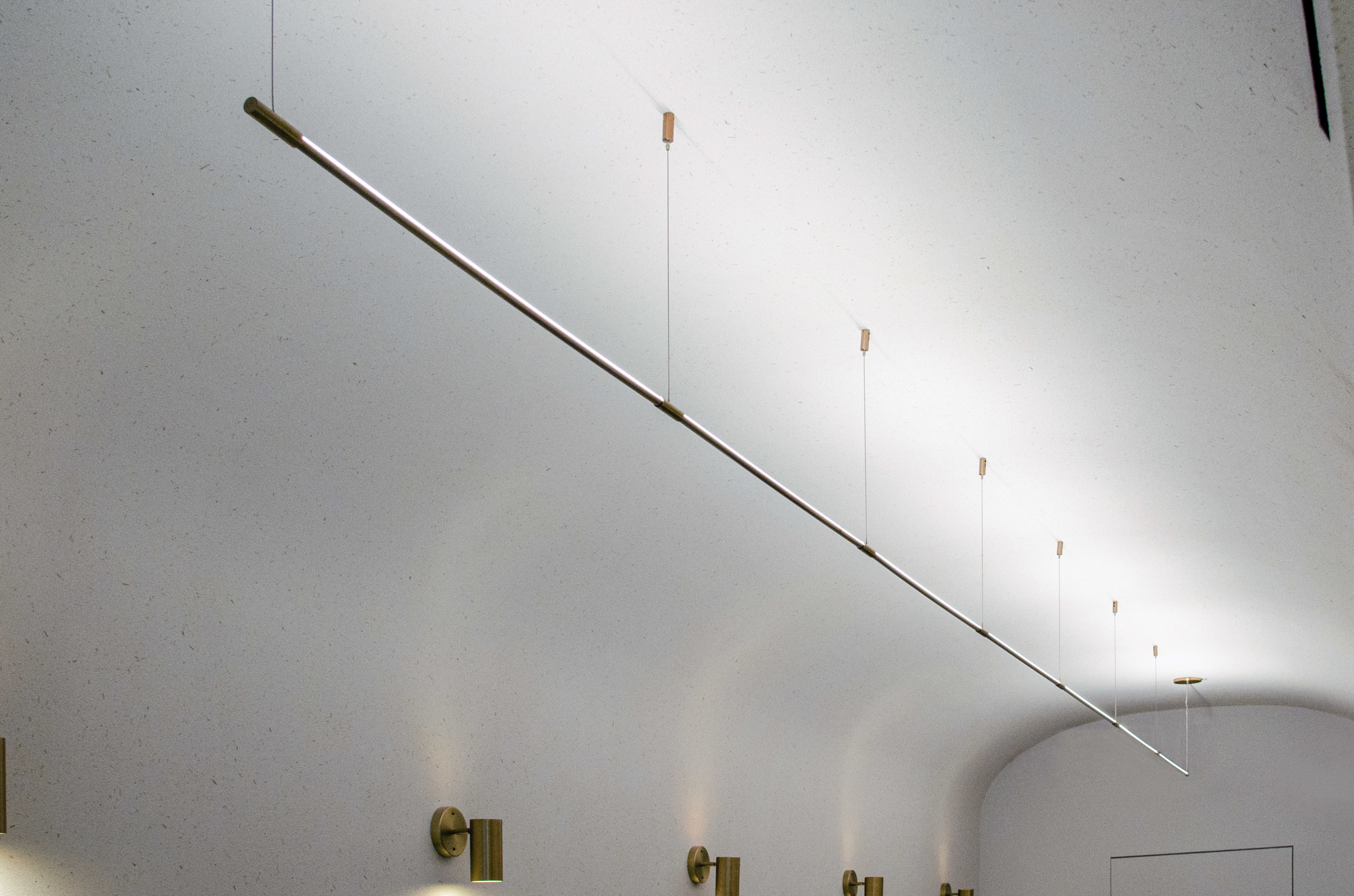 дизайнерский латунный светильник THIN SUSPENSION