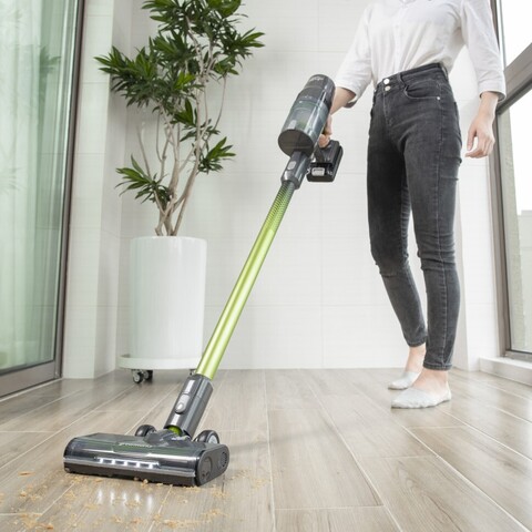 Беспроводной вертикальный пылесос greenworks GD24SV2, 24v, в комплекте с АКБ 4 А·ч и ЗУ (аккумуляторный, зеленый) + 4 насадки