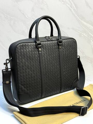 Кожаный портфель Bottega Veneta Intrecciato на молнии с плечевым ремнем
