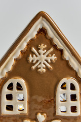 Пряничный керамический домик-подсвечник со снежинкой, 16х11х9 см, Дания