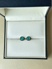 81891- Серьги-пусеты из серебра с кварцем цвета параиба и черными  фианитами