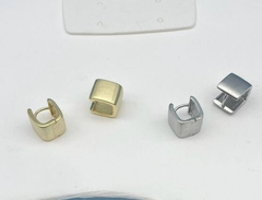 30418- Серьги мини кубики 1 см , цвет серебро/золото матовые