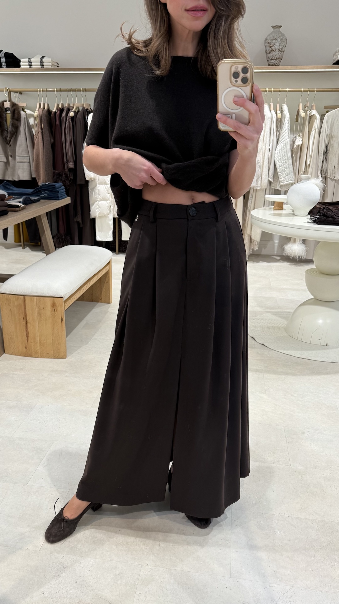 Юбка с защипами и разрезом