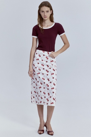 Юбка прямая  из лёгкого денима с принтом Вишни