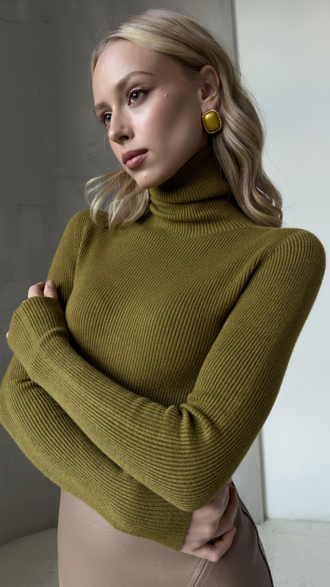 Золотые выпуклые серьги в винтажном стиле