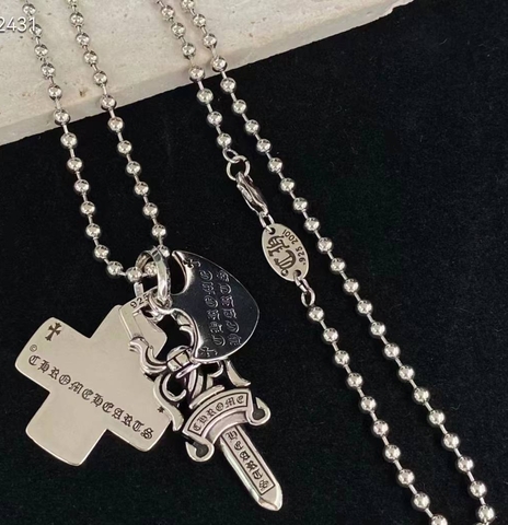 Колье-цепочка с 3мя подвесками в стилистике CHROME HEARTS