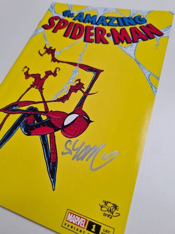 The Amazing Spider-man #1 с автографом Skottie Young