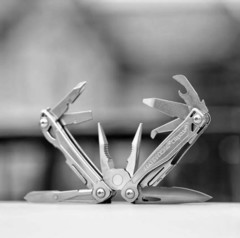 Мультитул Leatherman Wingman, 14 функций, нейлоновый чехол (832523) | Multitool-Leatherman.Ru