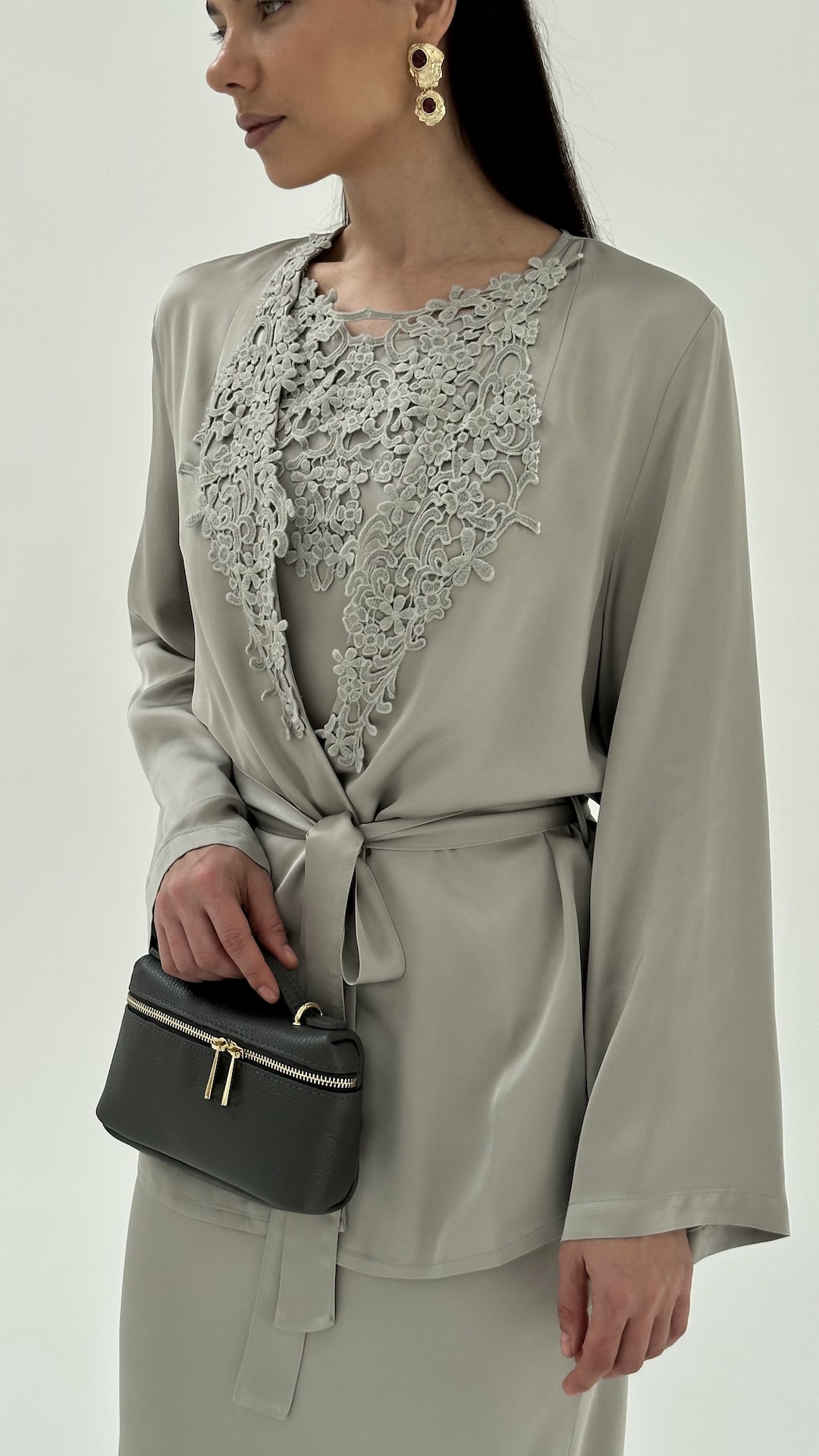 Накидка с кружевной аппликацией