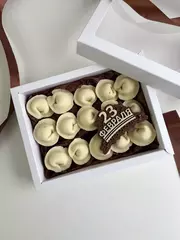 Шоколадные пельмени ручной работы из бельгийского шоколада с орешком + табличка 