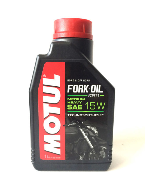 Какое масло лучше залить в мотоцикл. Motul fork Oil Expert 15w. Масло для вилки мотюль 15 w. Масло для вилки мотоцикла Motul 15w. Масло вилочное Motul fork Oil Expert (Light) 5w 1л..