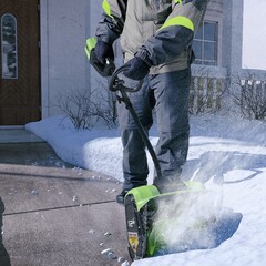 Снегоуборщик Greenworks GD60SSK4 60V (30 см) аккумуляторный, с АКБ 4 А/ч и ЗУ