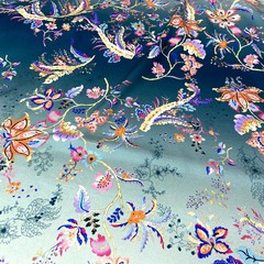 шелк с цветами купонный фото