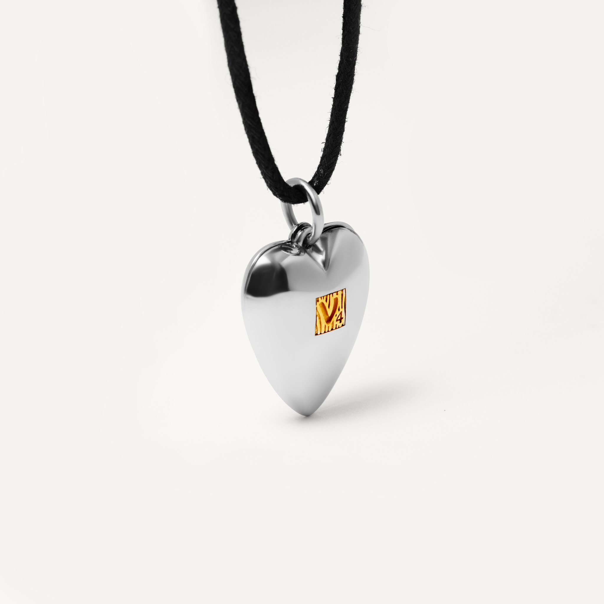 

Колье Big Opening "V" Symbol Necklace by Astrovskaya x VLV