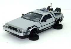 Фигурка WELLY  Back to the Future 2 - Time Machine (Flying DeLorean)