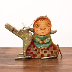 Деревянная статуэтка 