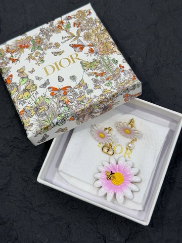 Серьги ромашки Dior