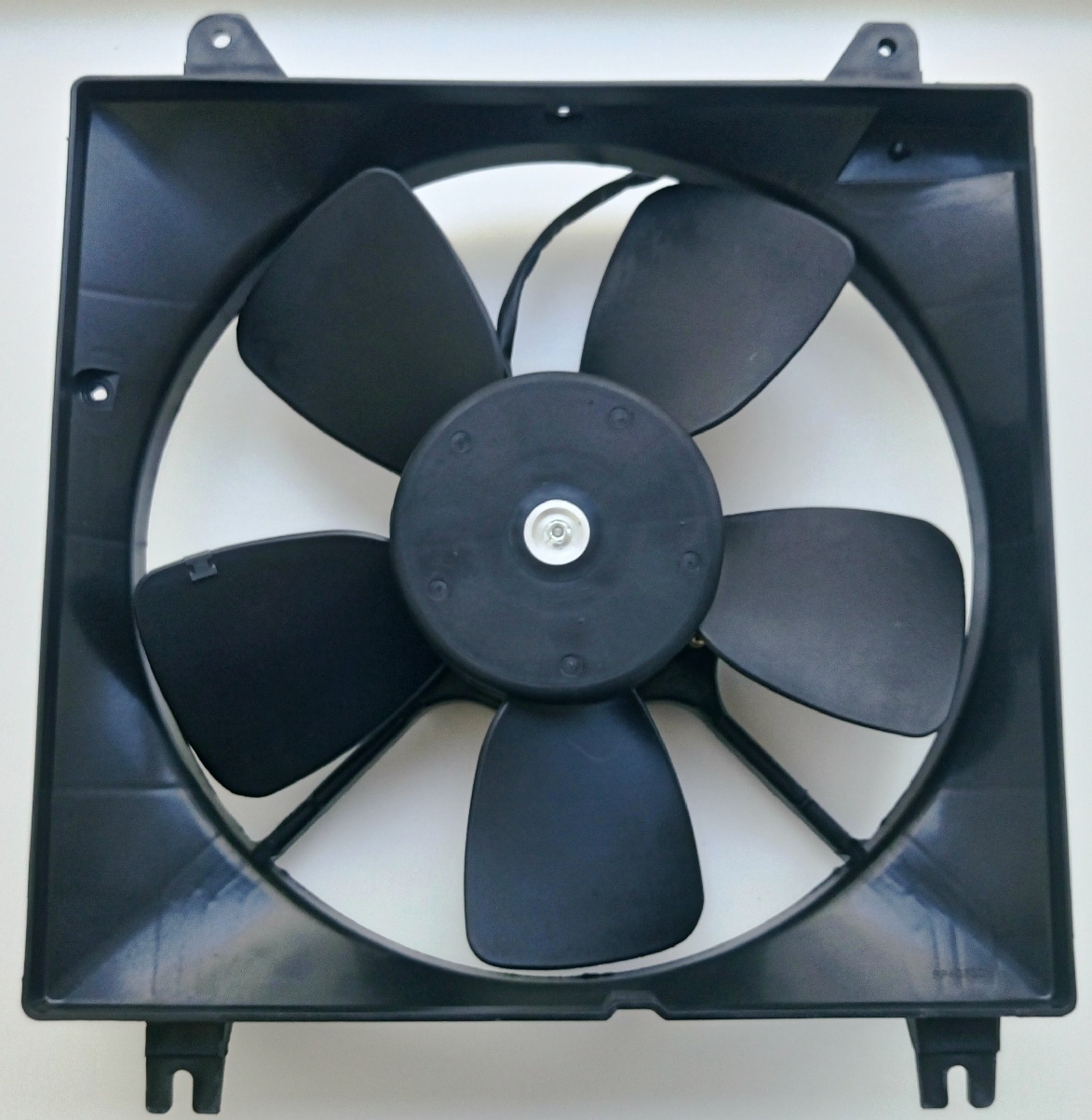 Kia spectra вентилятор охлаждения левый. вентилятор охлаждения радиатора киа маджентис 2004. вентилятор радиатора nrf 47064. 0k2a115025f. вентилятор охлаждения киа спектра.