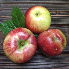 Яблоки сладкие Лобо (1 кг)