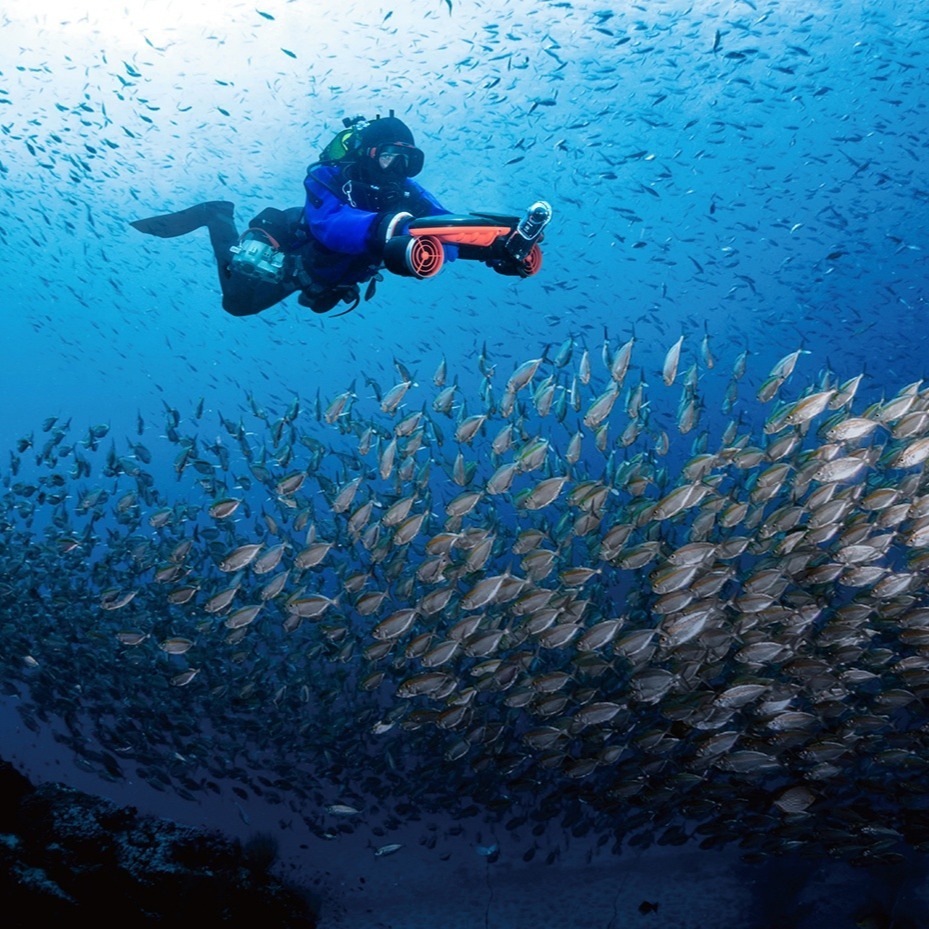 Seabow underwater scooter