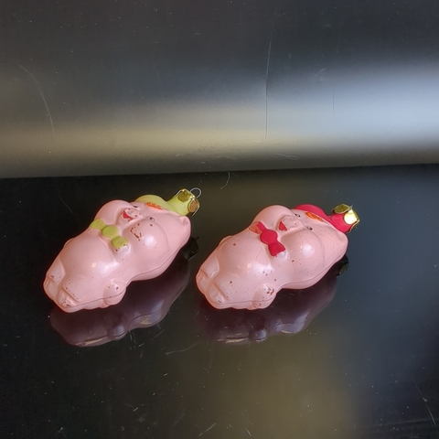 Ёлочные игрушки 2 поросенка из набора "три поросенка", стекло, роспись, подвесные, винтаж СССР 1960-1980 гг