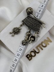 Брошь бронзовая 