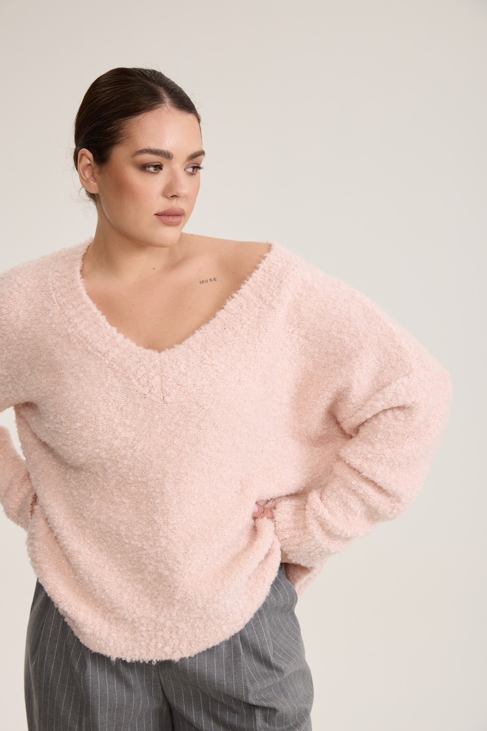 Джемпер букле с V-вырезом, светло-розовый