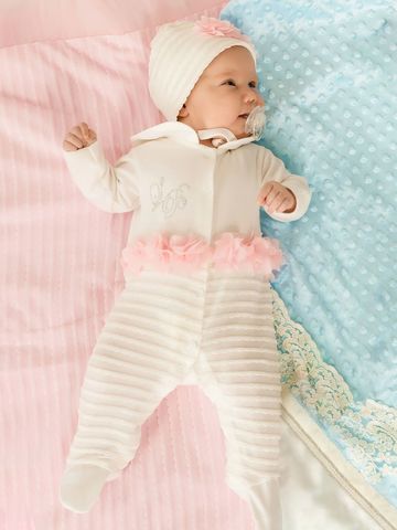 Комплект на выписку "Beauty" Комбинезон со стразами и чепчик (молочный)