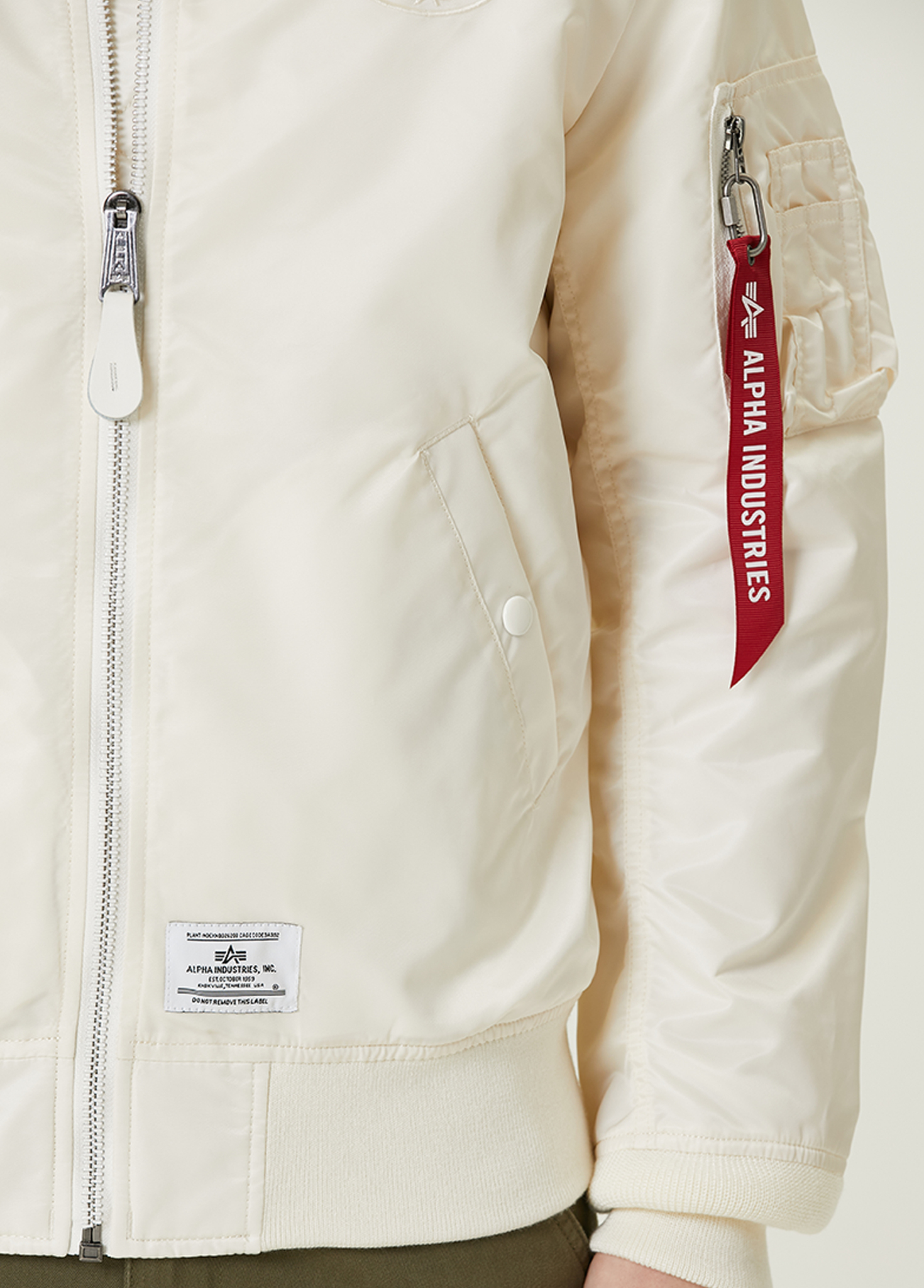 Бомбер Alpha Industries L-2B Blood Chit Gen II Off White Бомбер Alpha Industries L-2B Blood Chit Gen II Off White