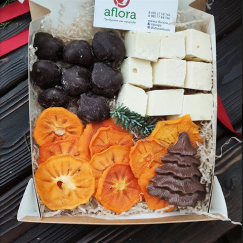 Фотография Подарочный набор с крафтовым шоколадом *Елочка* / 450 гр купить в магазине Афлора