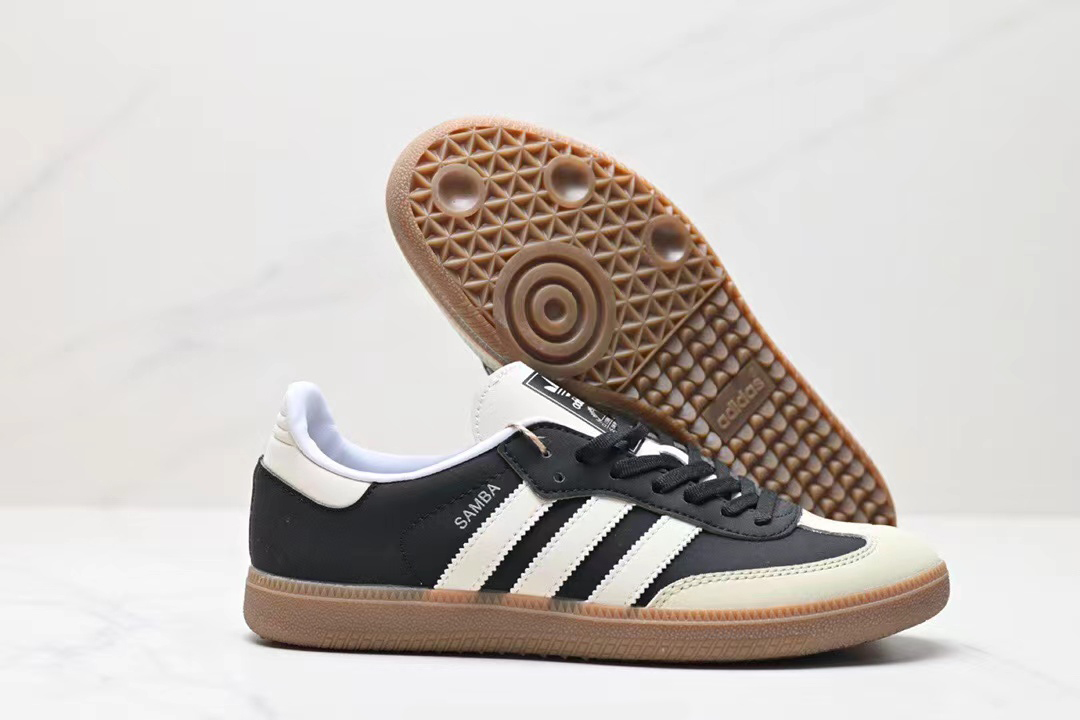 adidas Samba.