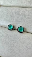 81891- Серьги-пусеты из серебра с кварцем цвета параиба и черными  фианитами