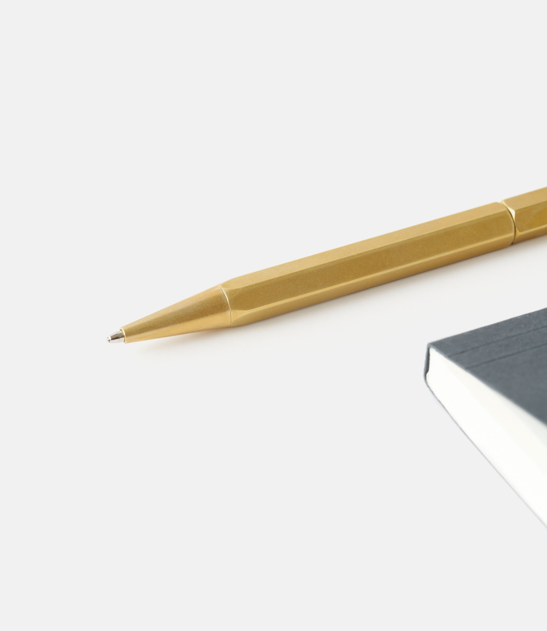 Ystudio Classic Revolve Ballpoint Pen Slim — ручка из латуни