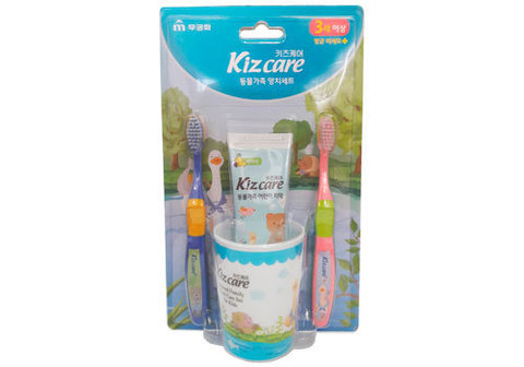 Детский зубной набор "Kizcare" клубника