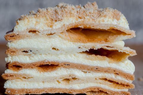 Торт «Наполеон» без глютена, приготовленный с заменой рецептуры