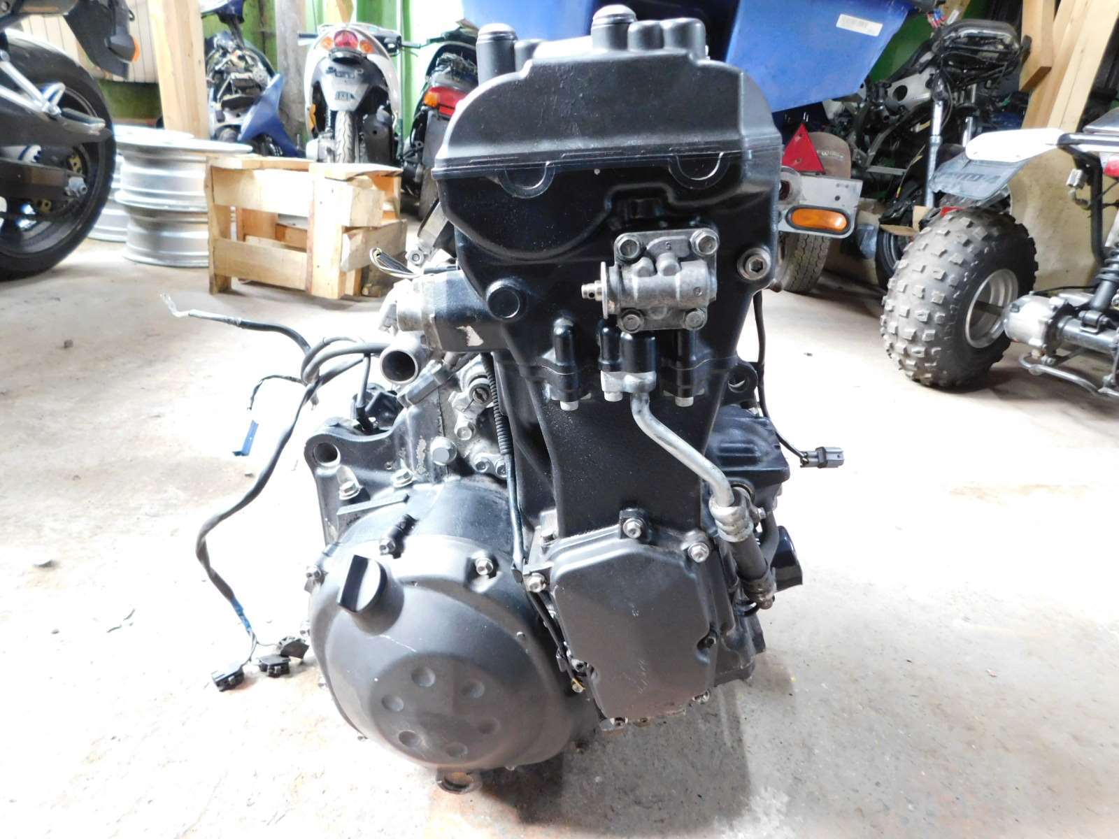 希少 カワサキ 1000GTR 振り向い ZGT00AE エンジン｜エンジン